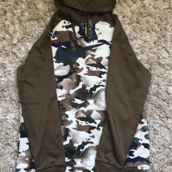 Nike Men’s Therma Camo Hoodie size Medium-new